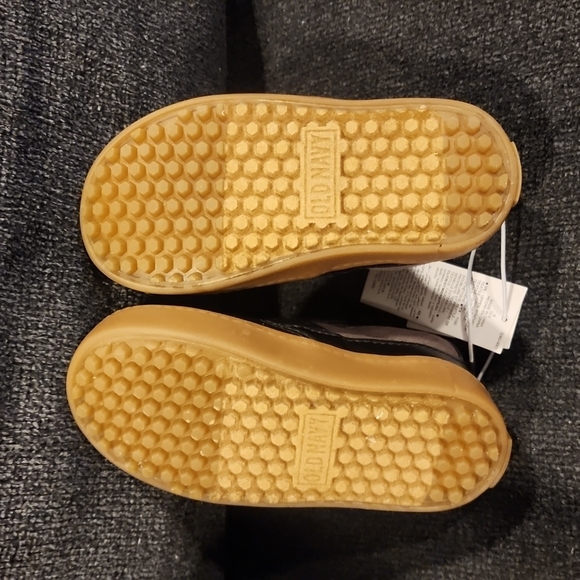 Old Navy Toddler Boy sneakers - Picture 3 of 3